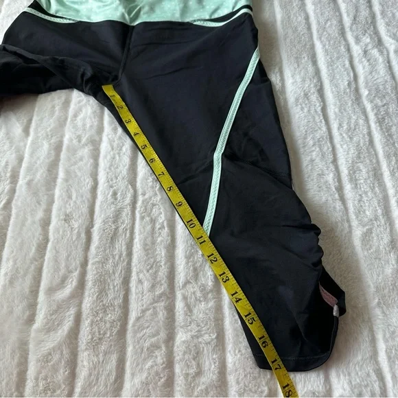 (0088) Lululemon Cropped Pants Size 8 - Picture 4 of 7